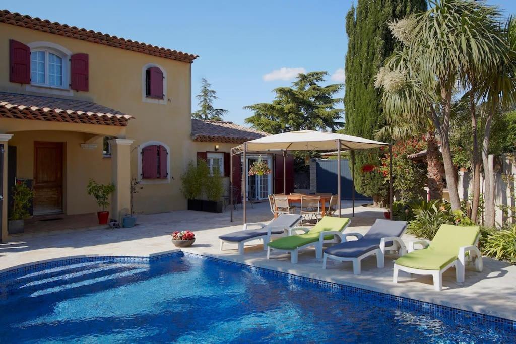 Studio Dans Villa Avec Piscine Кассі Екстер'єр фото