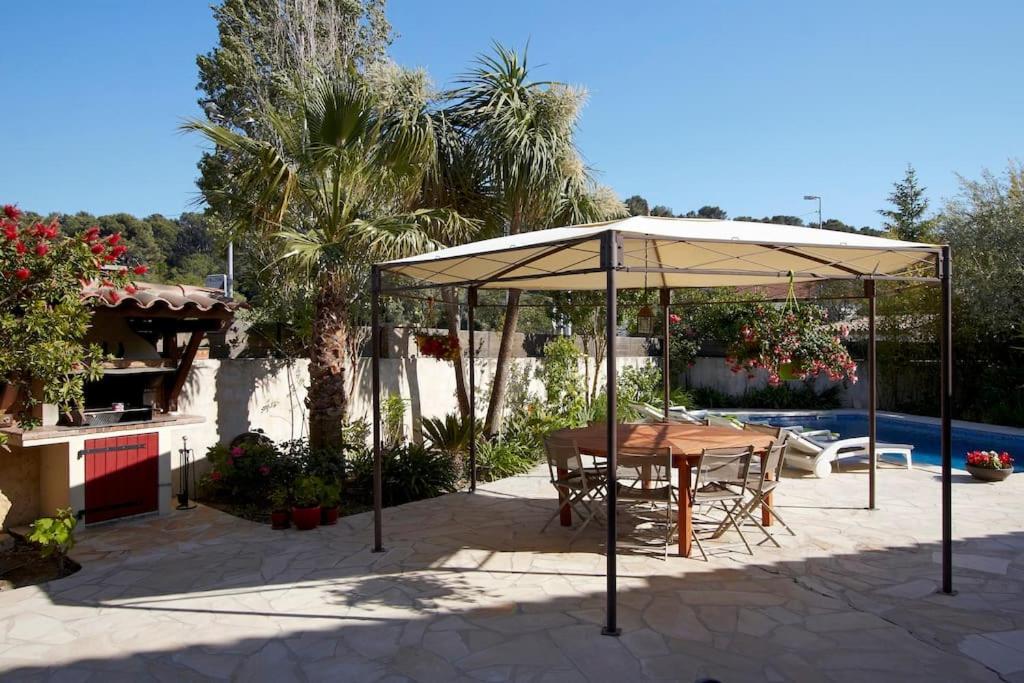 Studio Dans Villa Avec Piscine Кассі Екстер'єр фото